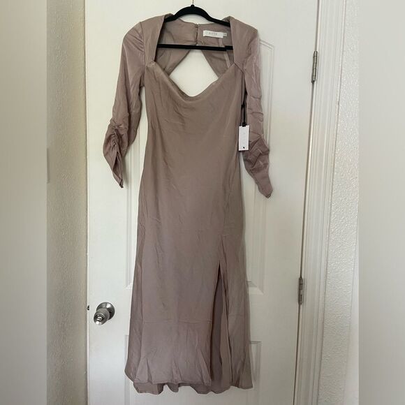 NWT Astr the Label Gracie Long Sleeve Cutout
Satin Midi Dress Sz S color cream - Picture 6 of 10